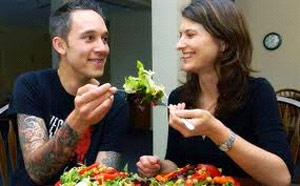 Man and a woman eating salad