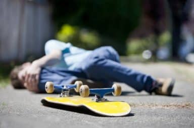 Falling down on a skateboard