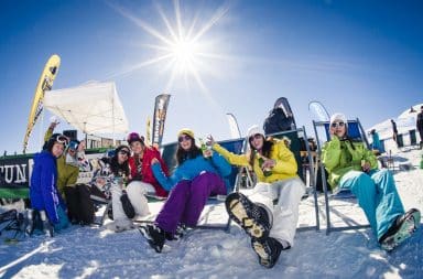 Women drinking beer during their ski program