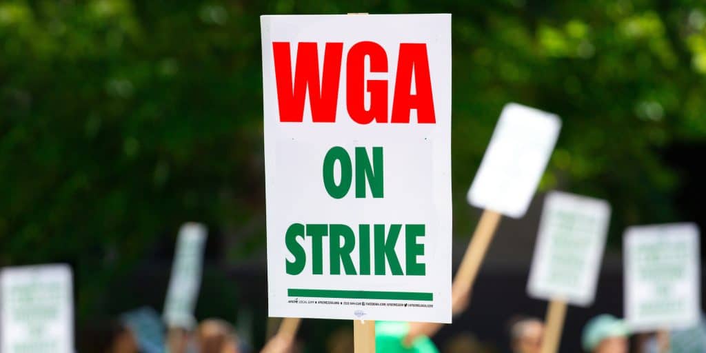 I’m a WGA Member on Strike Using LinkedIn For the First Time - Jarastyle