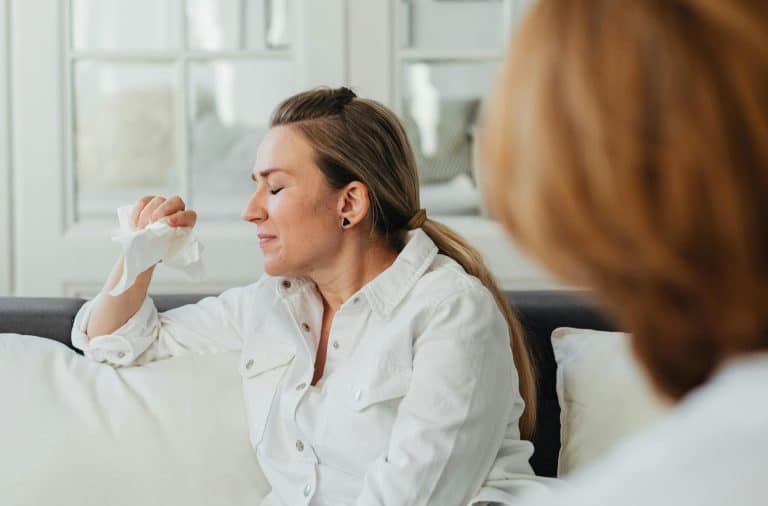 woman crying at the therapist's